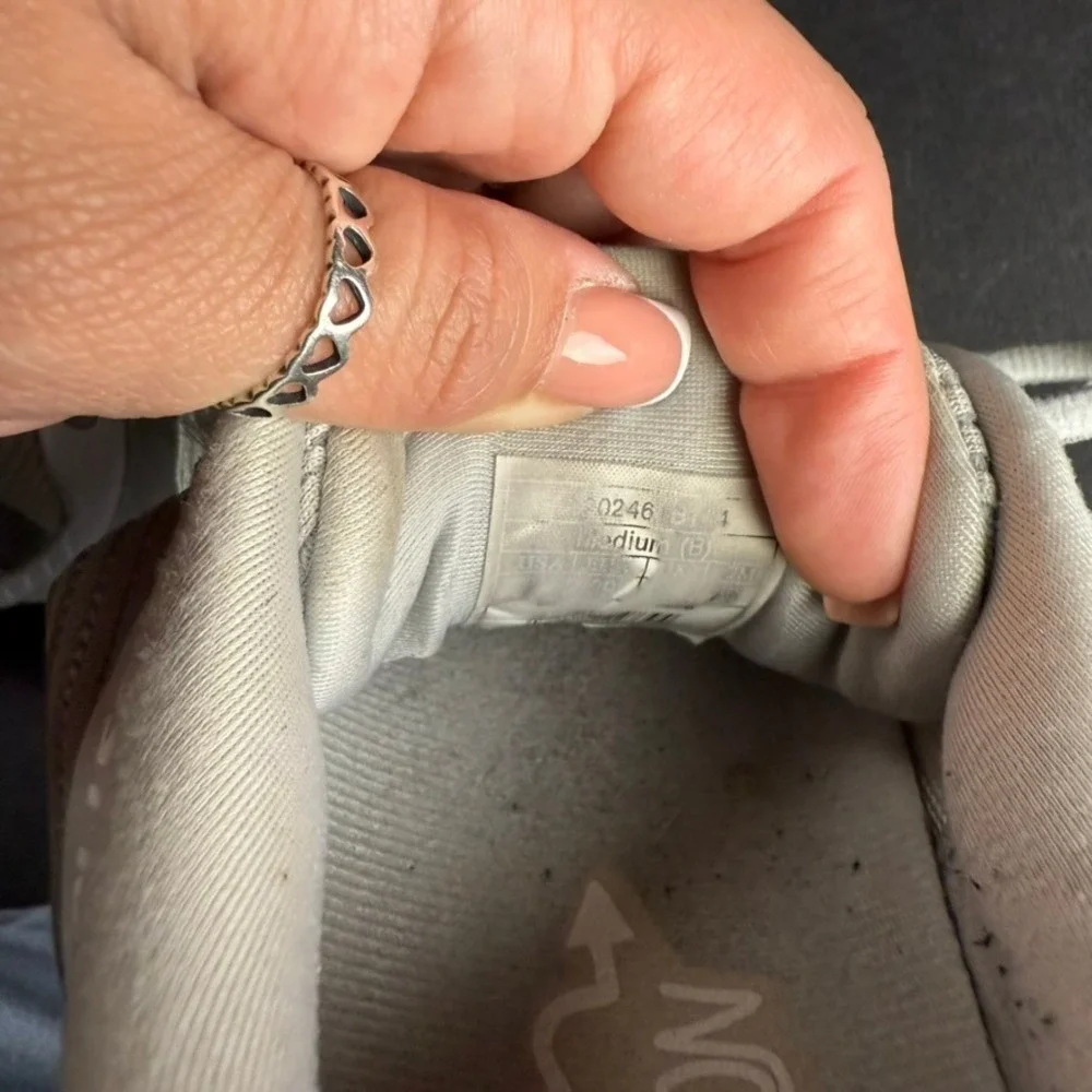 Brooks Ghost 10‎ Running Shoes Women's Size 7 Gray Athletic Sneakers DNA Cushion
